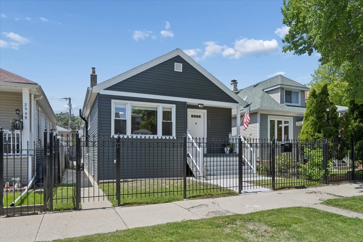 2952 Mobile Avenue
