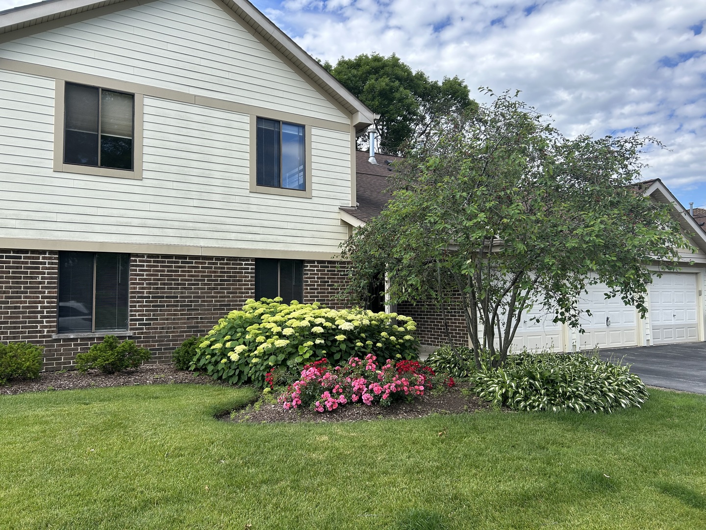 823 Coach Road