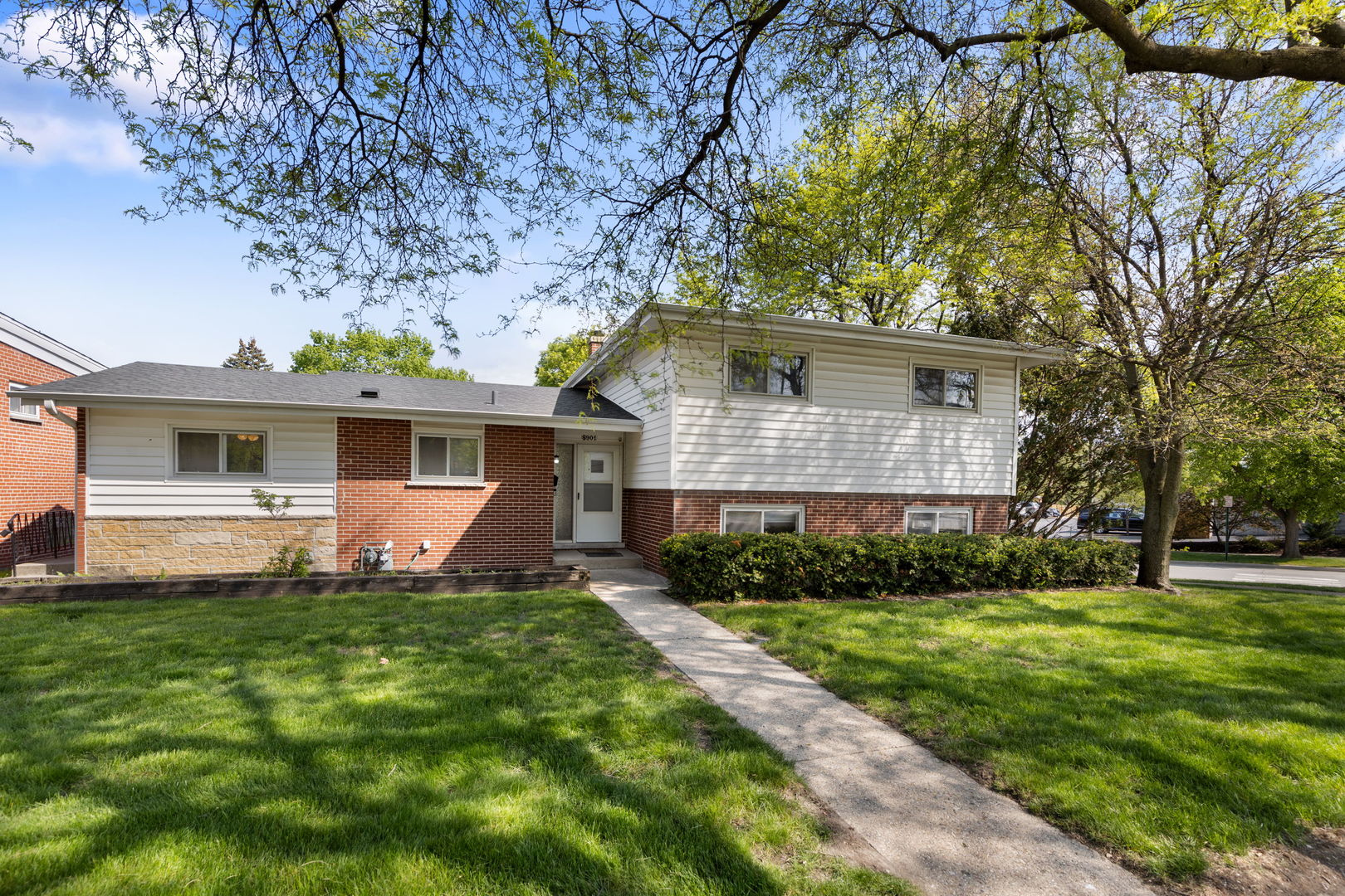 8901 Niles Center Road