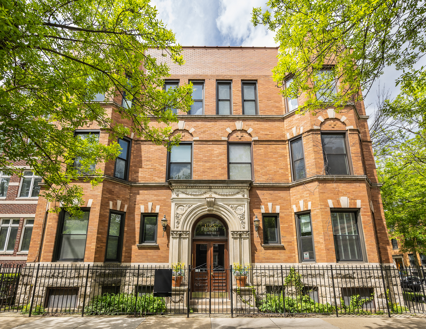 3762 FREMONT Street