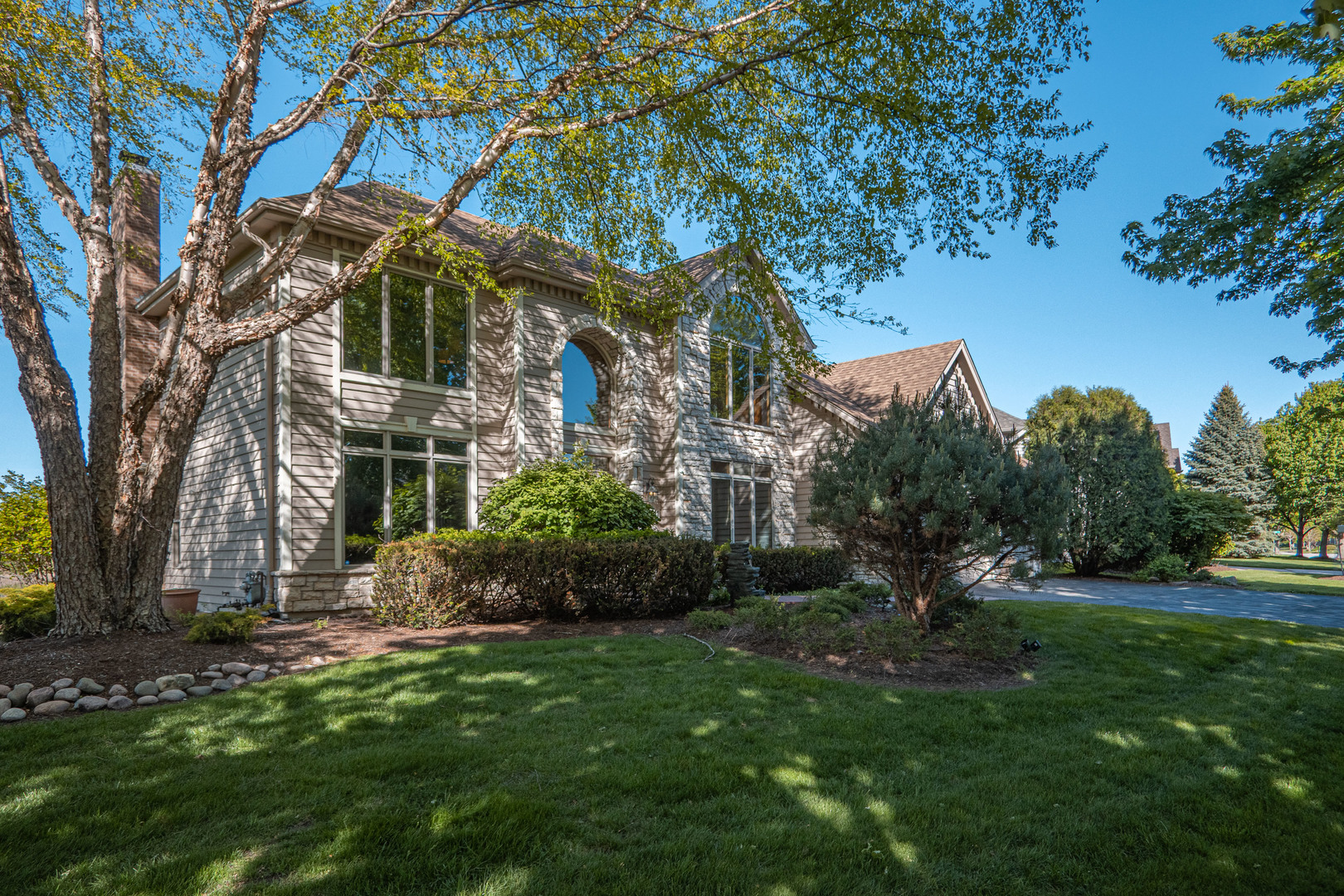 2241 KINGS Court
