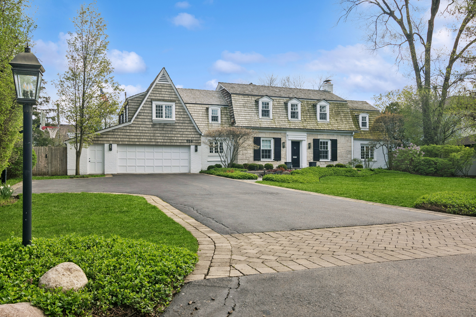 986 Brittany Road