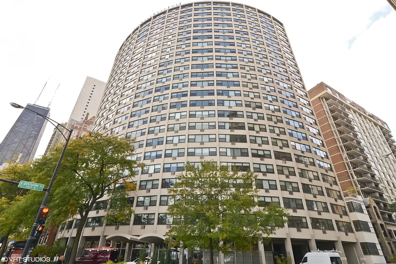 1150 Lake Shore Drive