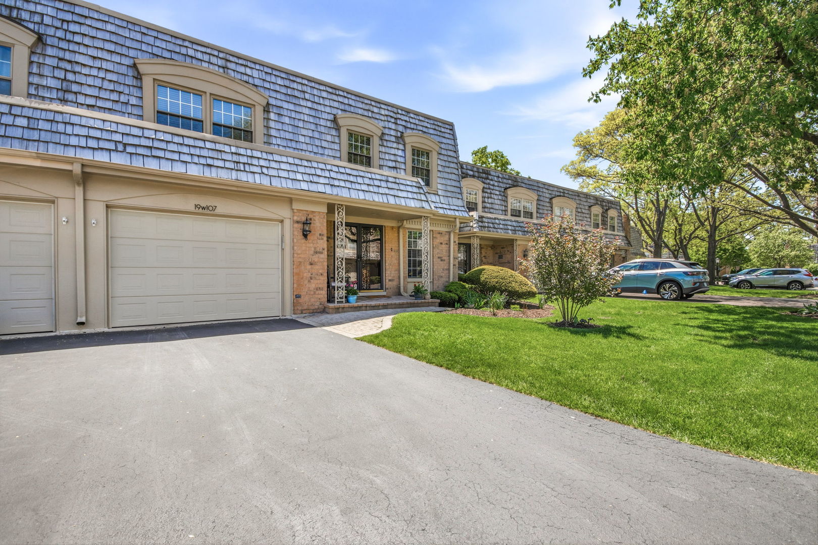 19W107 Avenue Normandy N