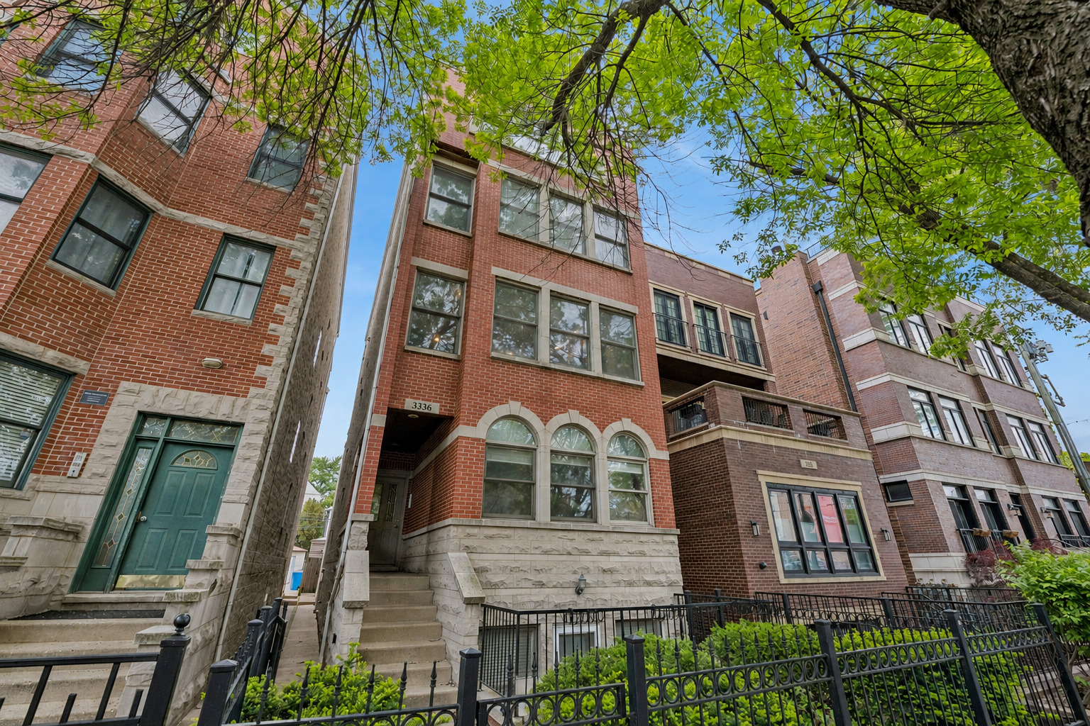 3336 Damen Avenue