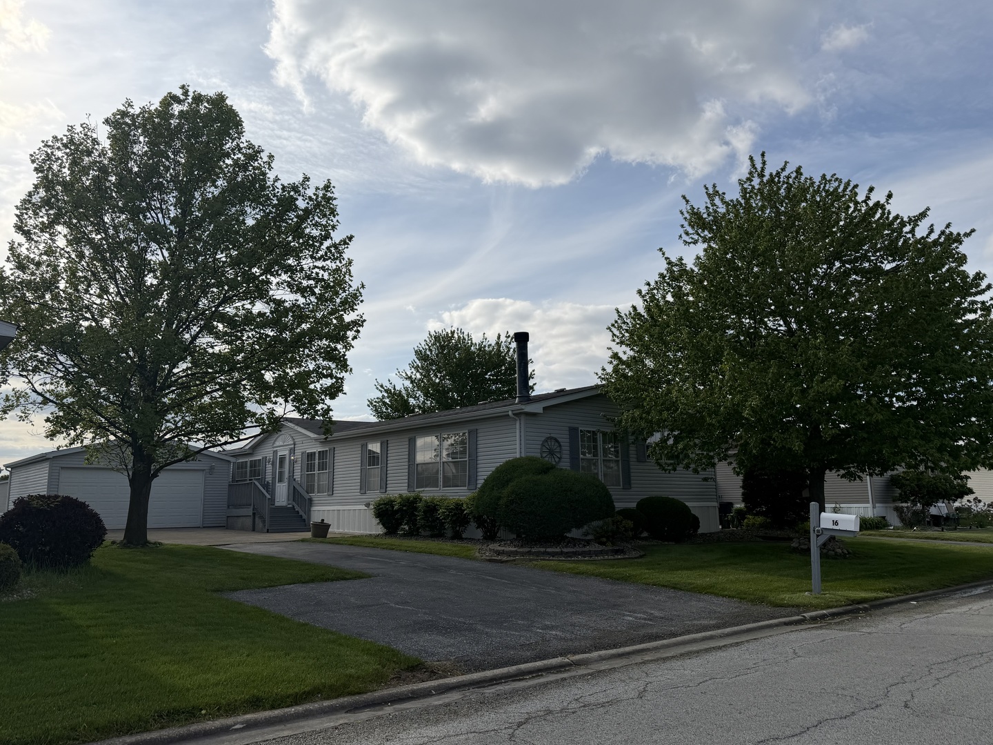 16 Oriole Lane