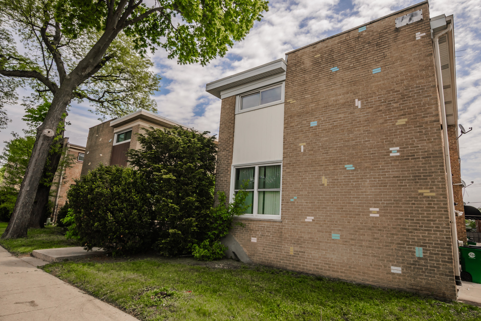 1082 Des Plaines Avenue