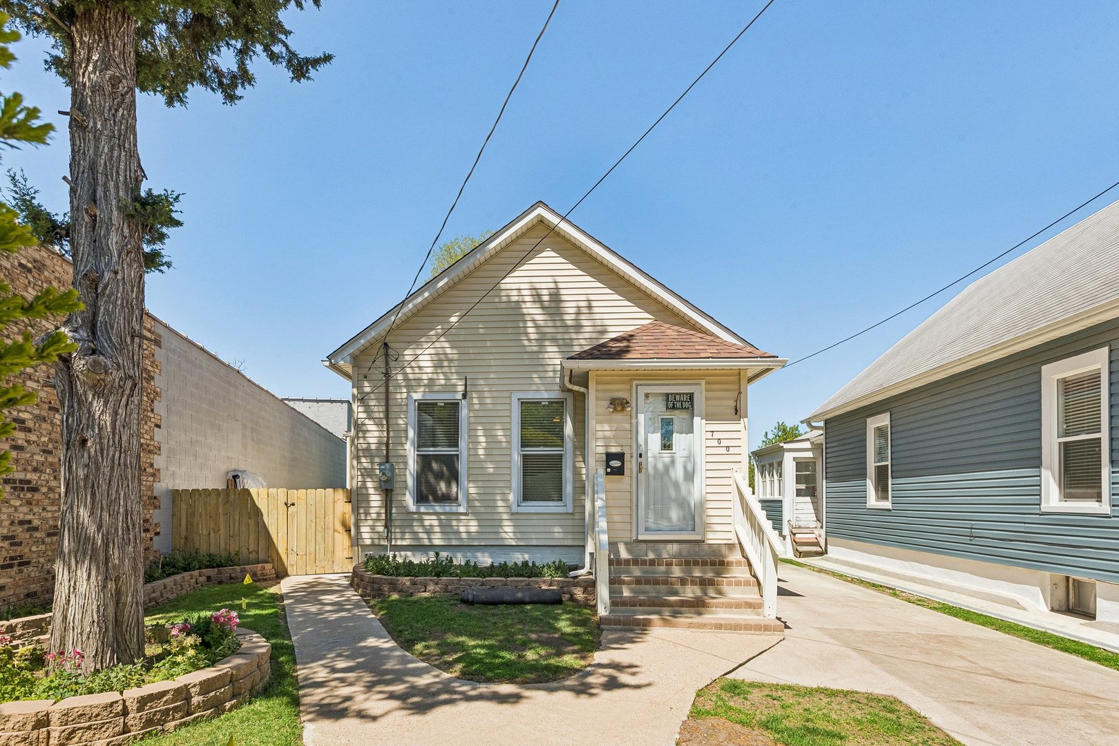 700 Villa Street
