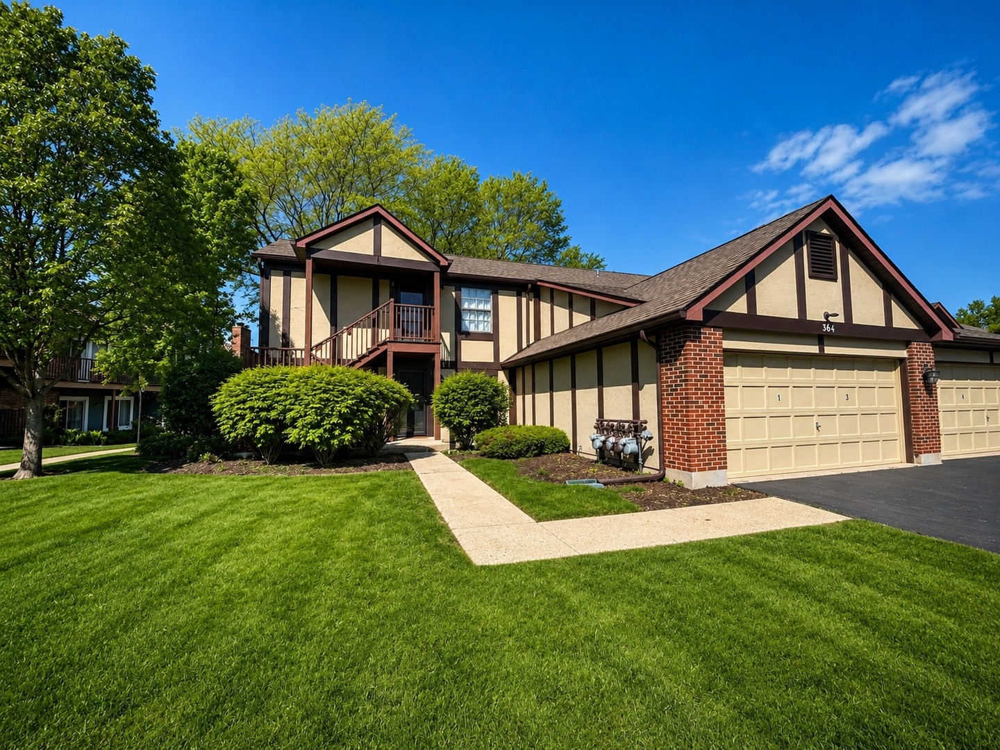 384 Sandhurst Circle