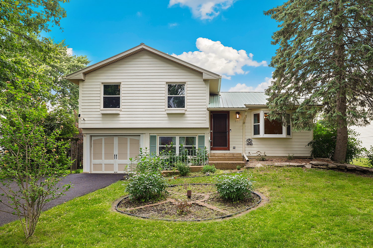 828 Tamms Lane