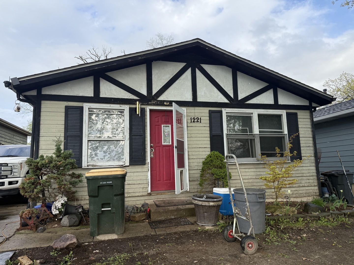 1221 Sunset Drive
