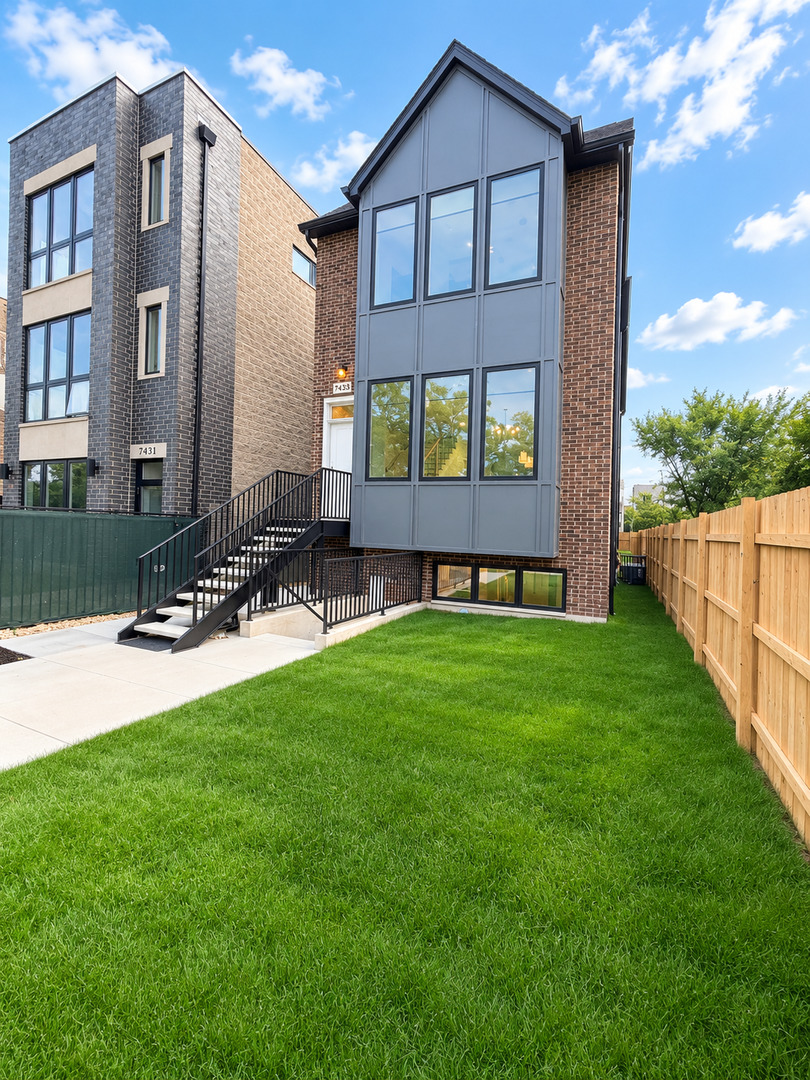 2435 Congress Parkway