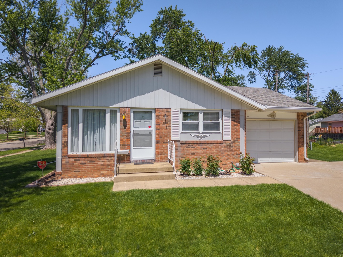 1902 Arrowhead Drive