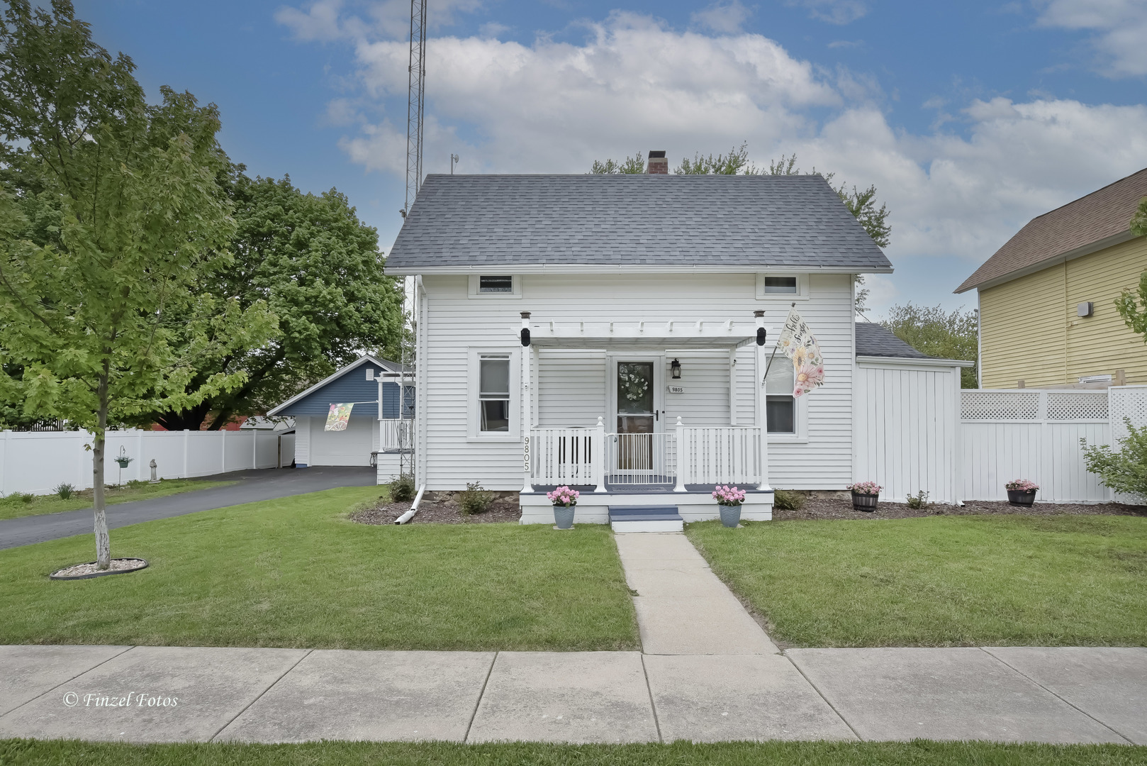 9805 Illinois Street