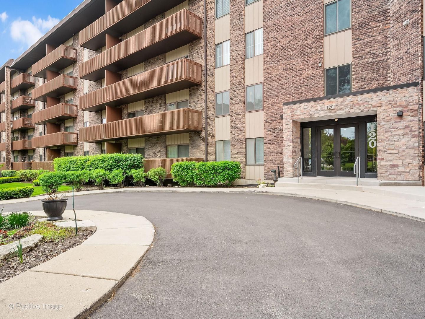 120 Lakeview Drive