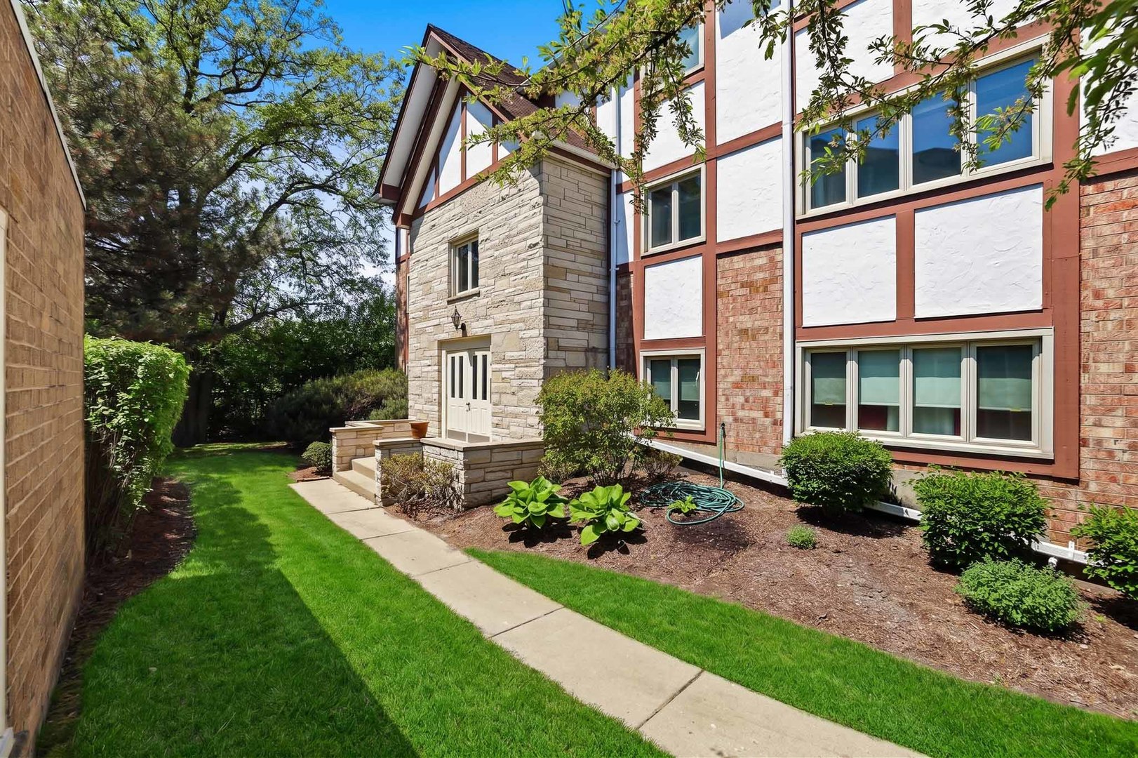 660 BALLANTRAE Drive