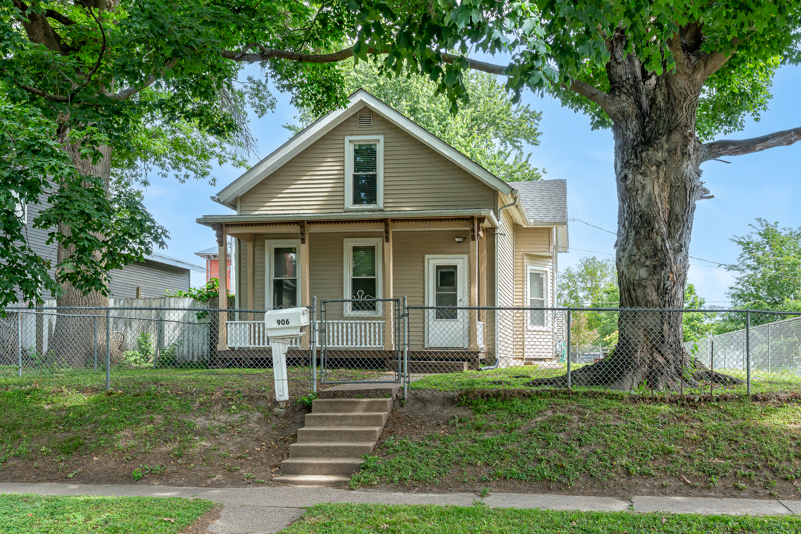 906 14th Street