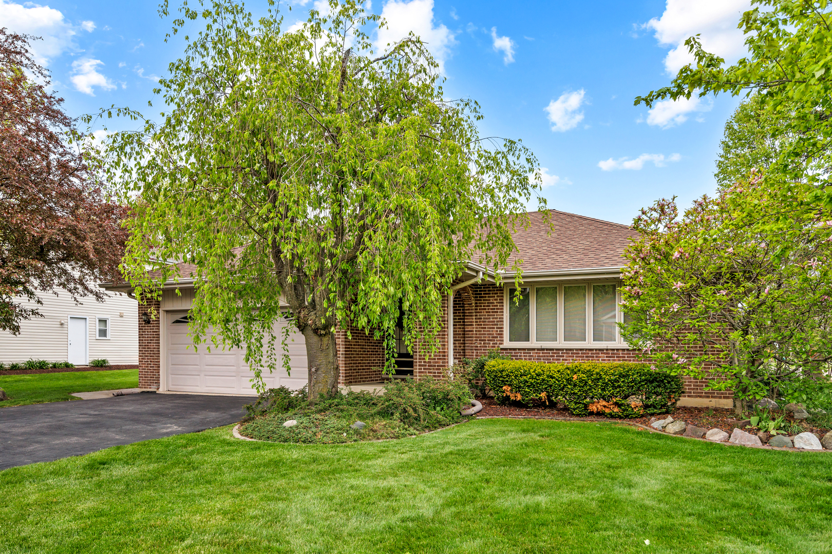1281 TRACIE Drive
