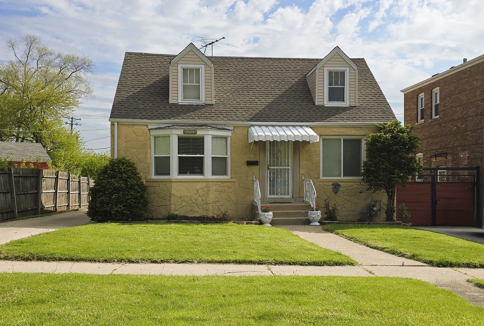201 Broadway Avenue