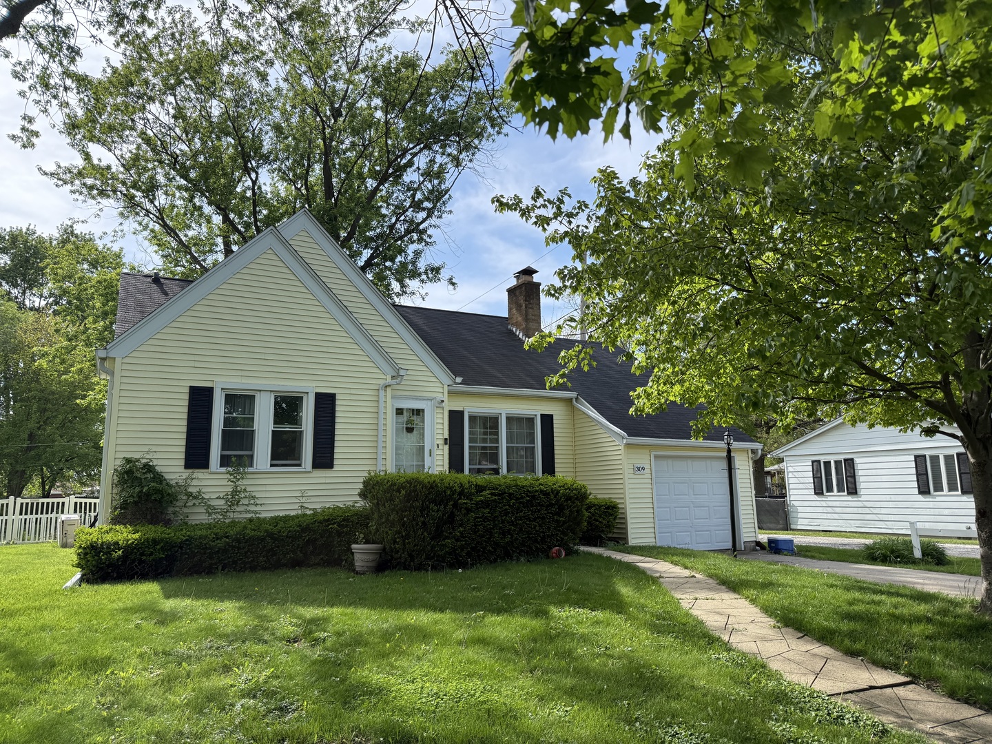 309 Lincoln Street
