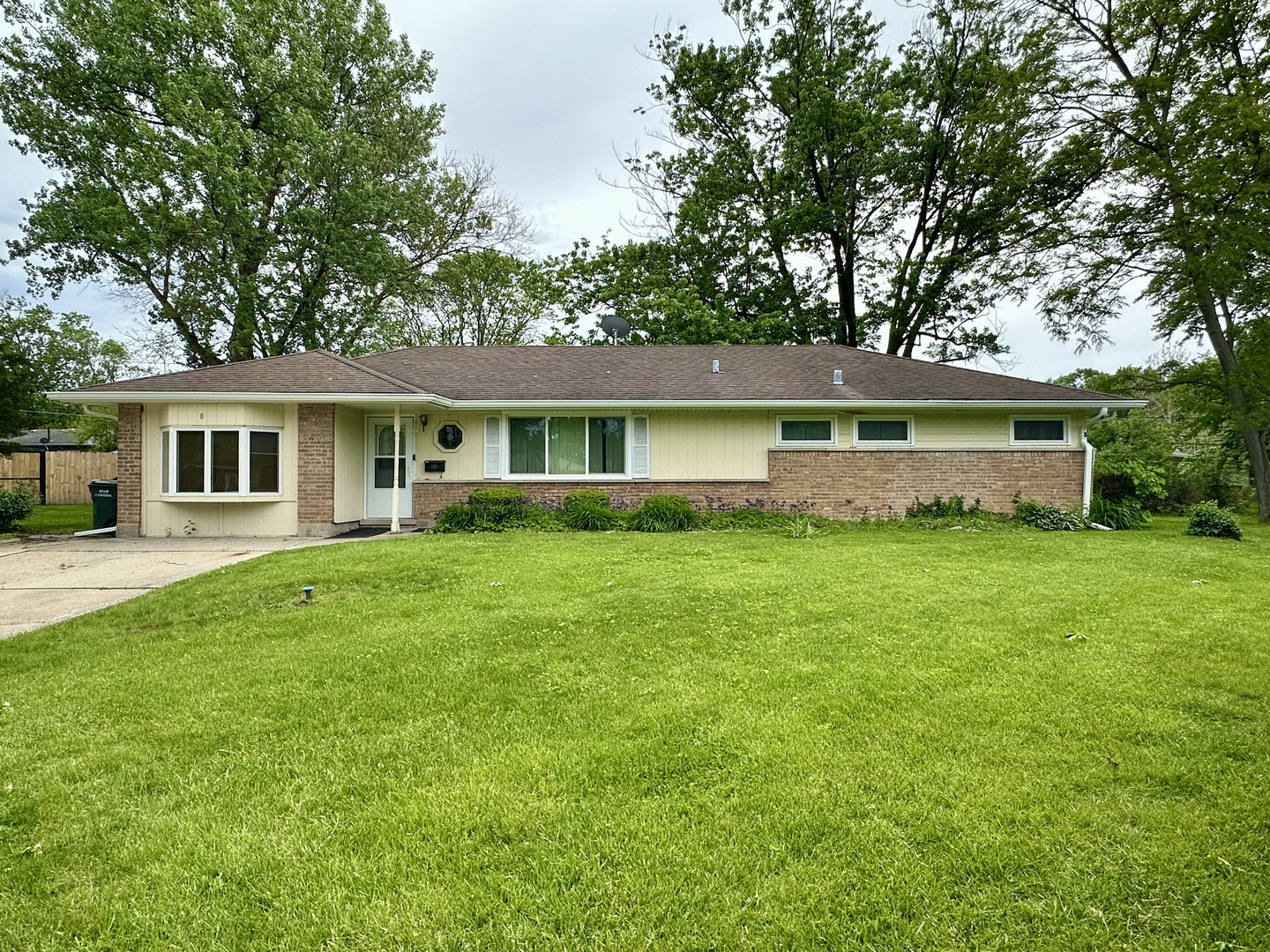8 Waverly Court