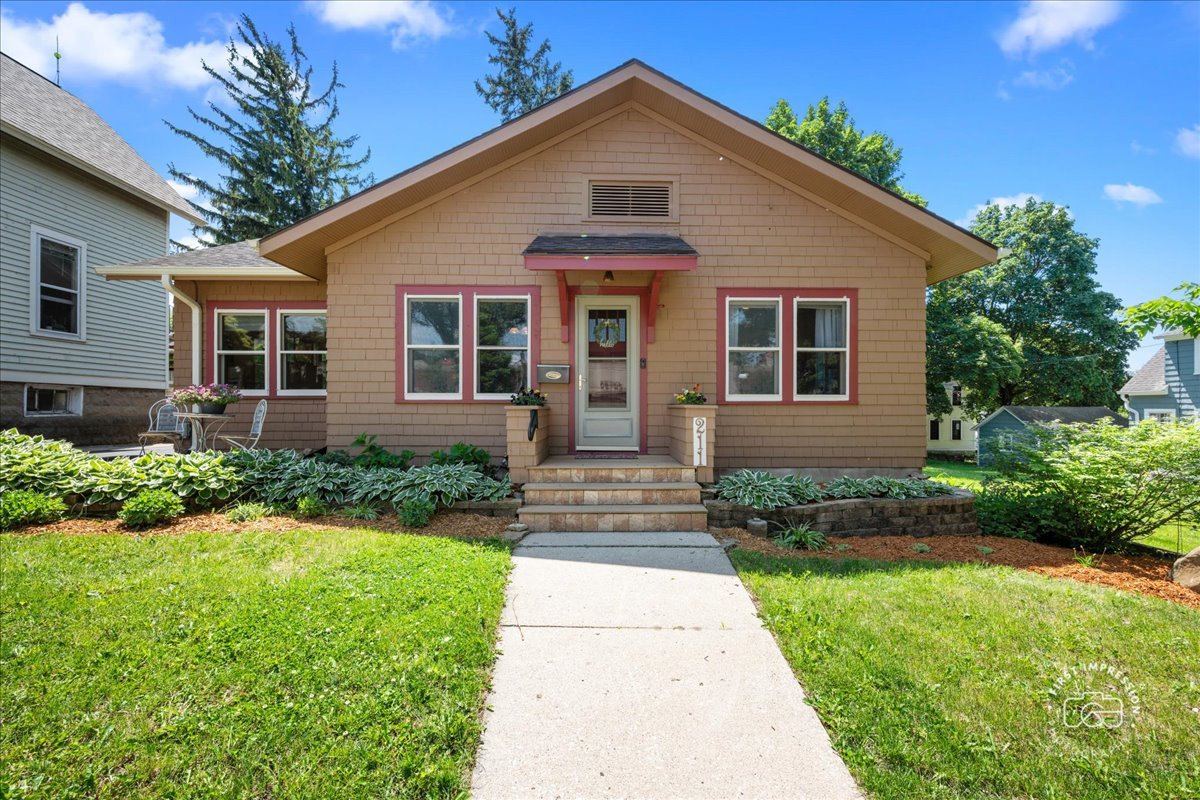 211 Walnut Avenue