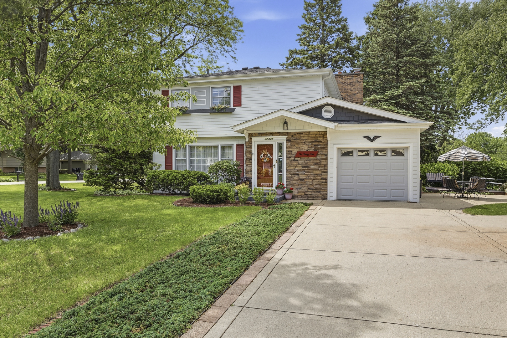 27W231 Bolles Avenue