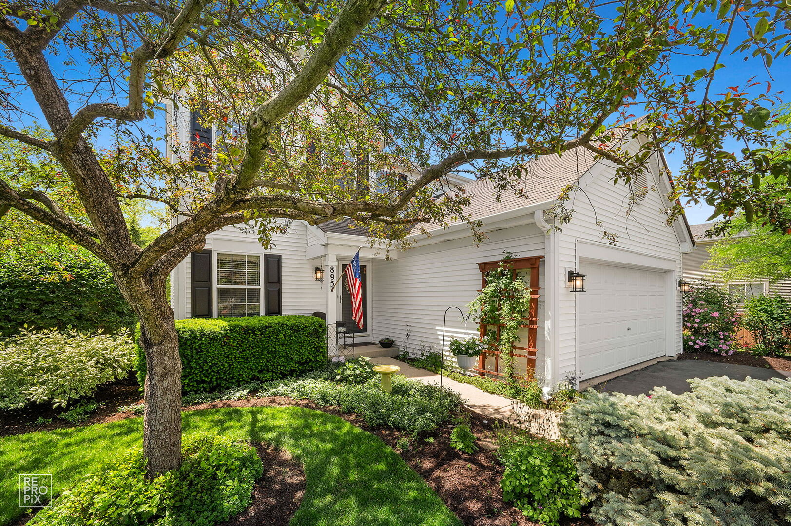 895 Lakestone Lane
