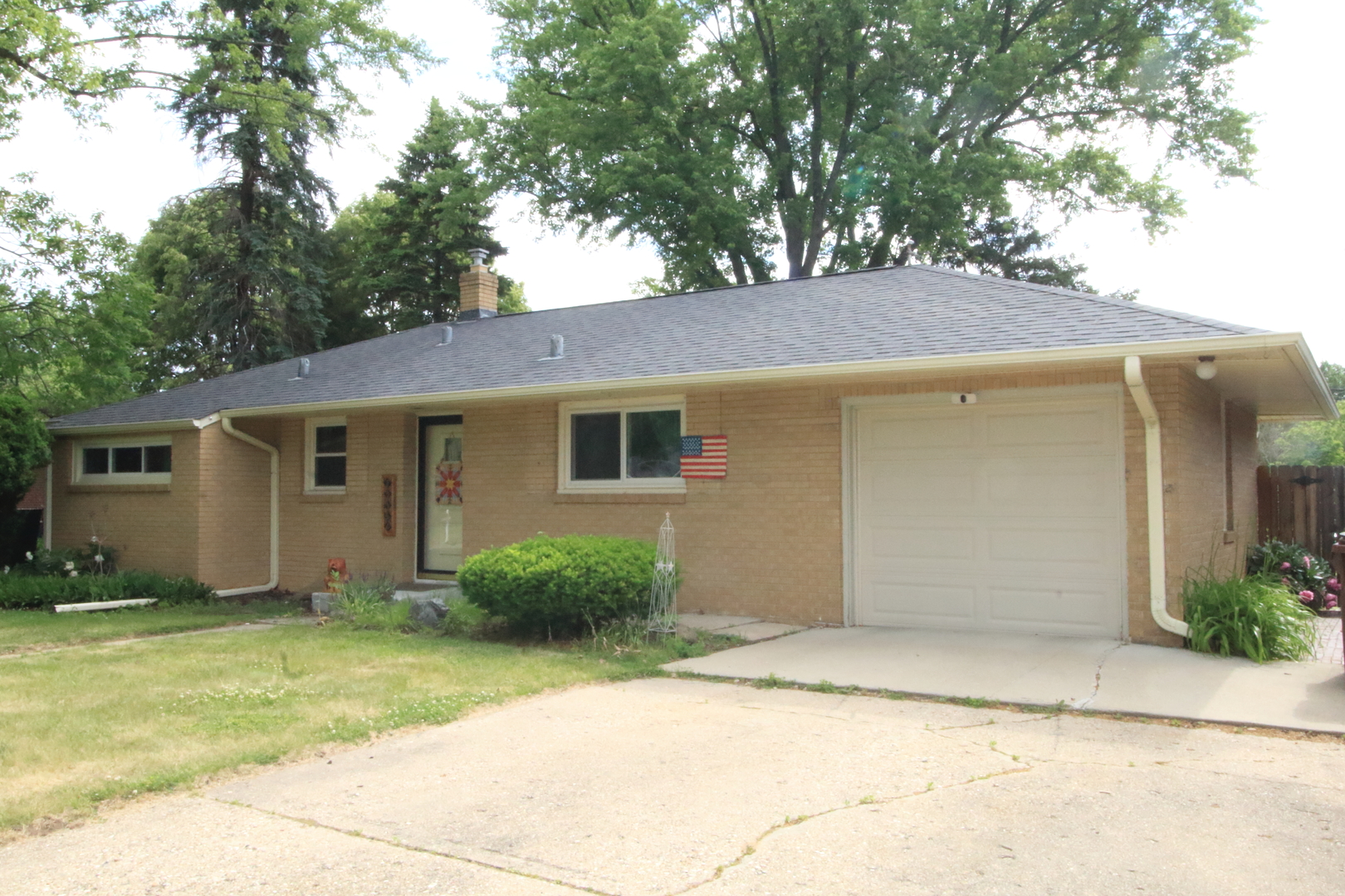 1112 Lexington Way