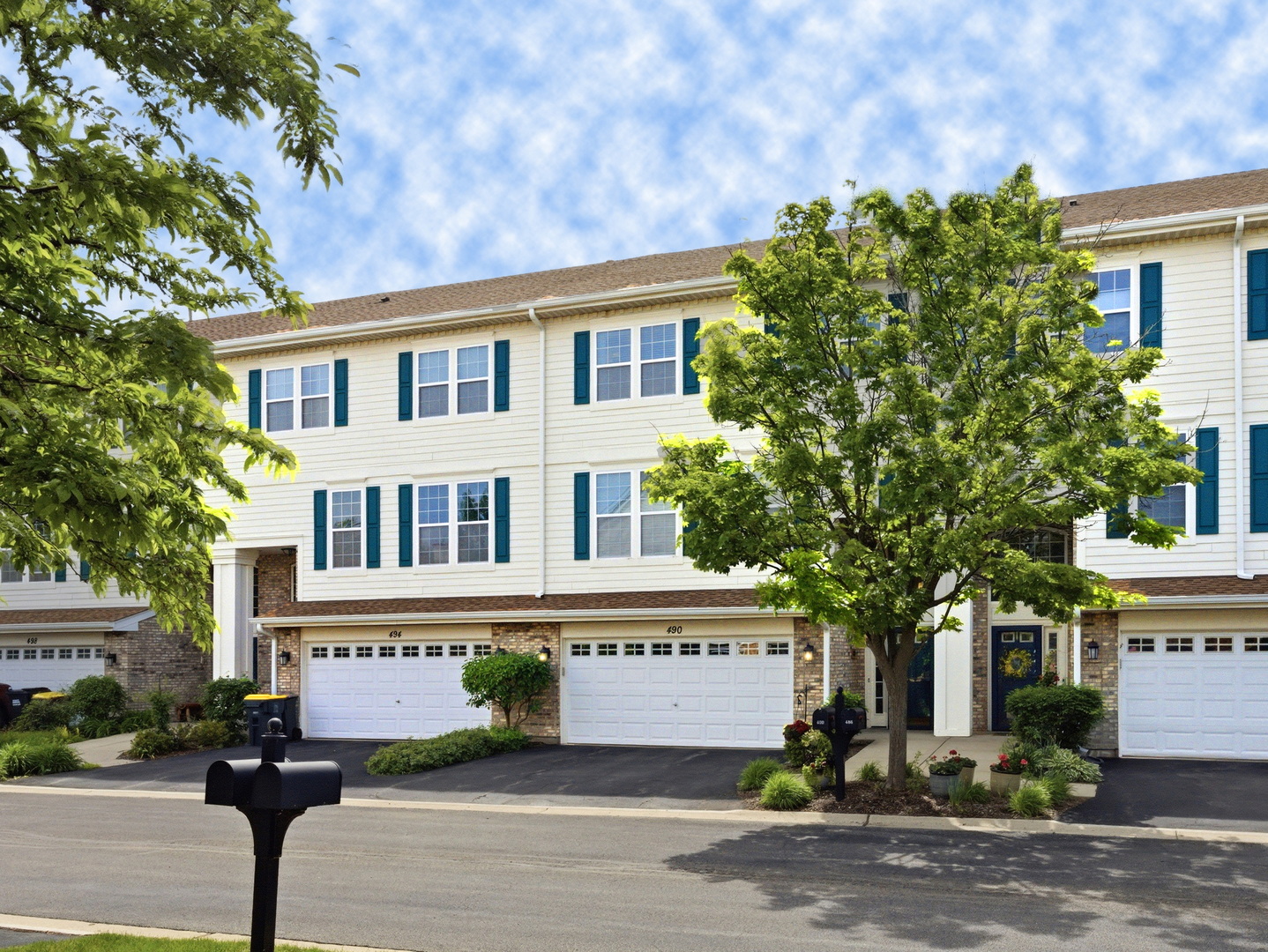 490 Dolton Lane