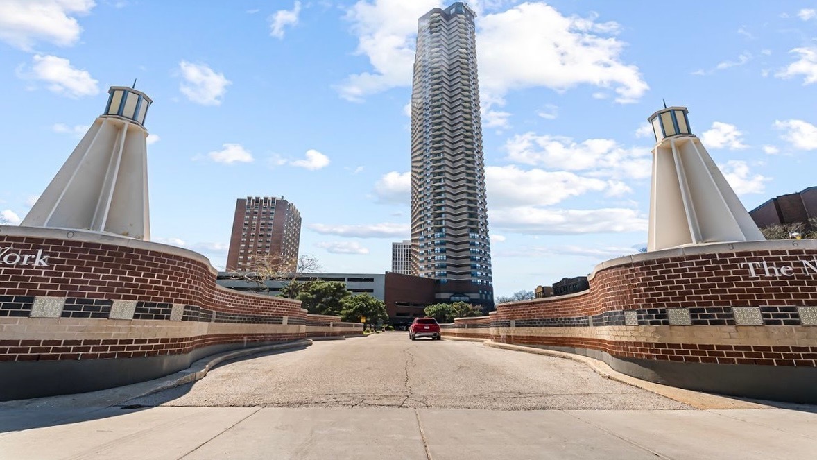 3660 Lake Shore Drive