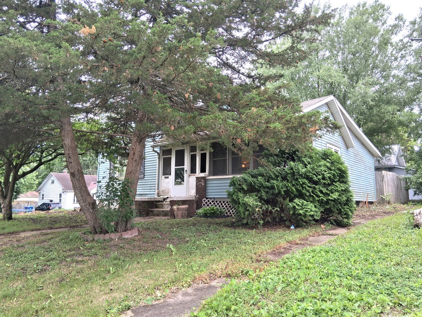 323 Vine Street