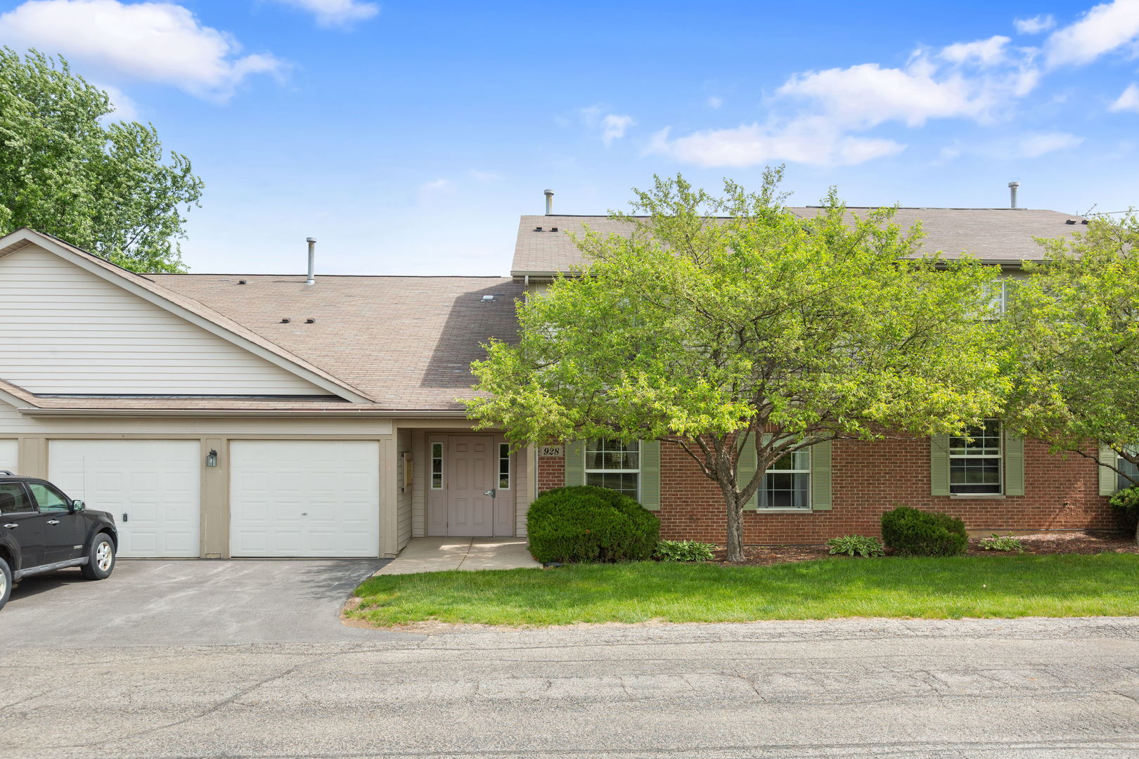 928 VILLAGE Drive