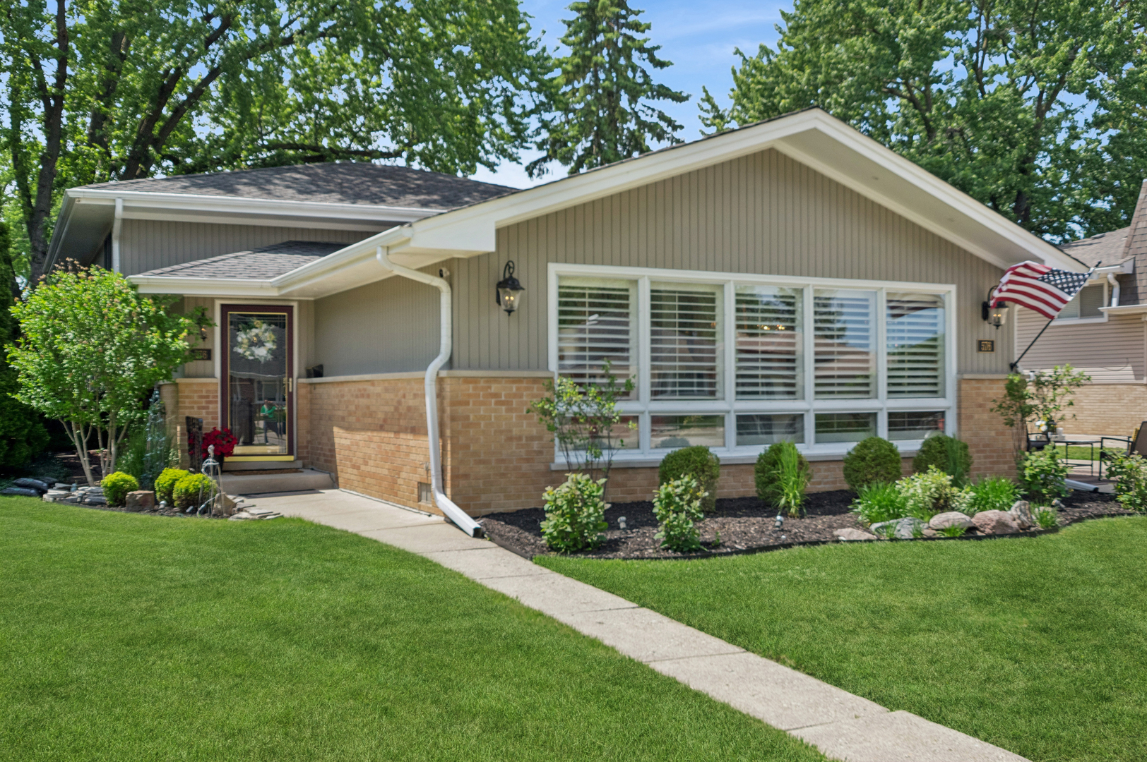576 Bedford Lane