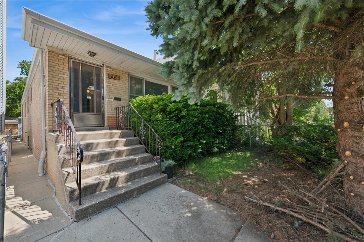 3430 Drummond Place