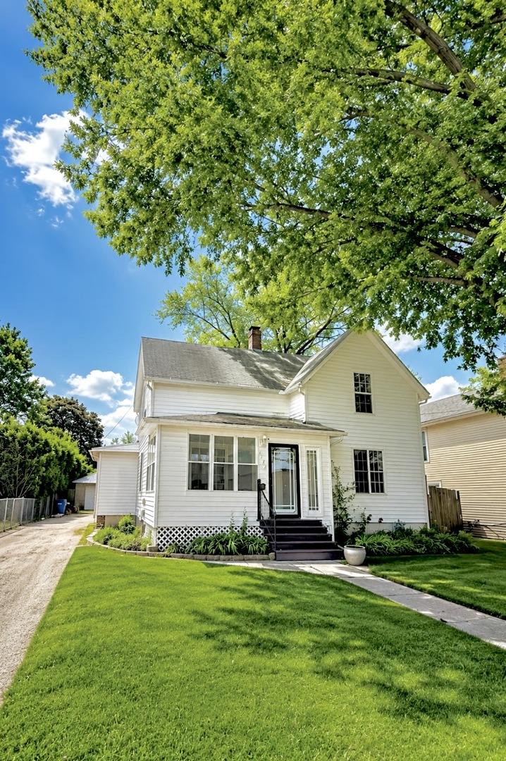 1132 LOCUST Street