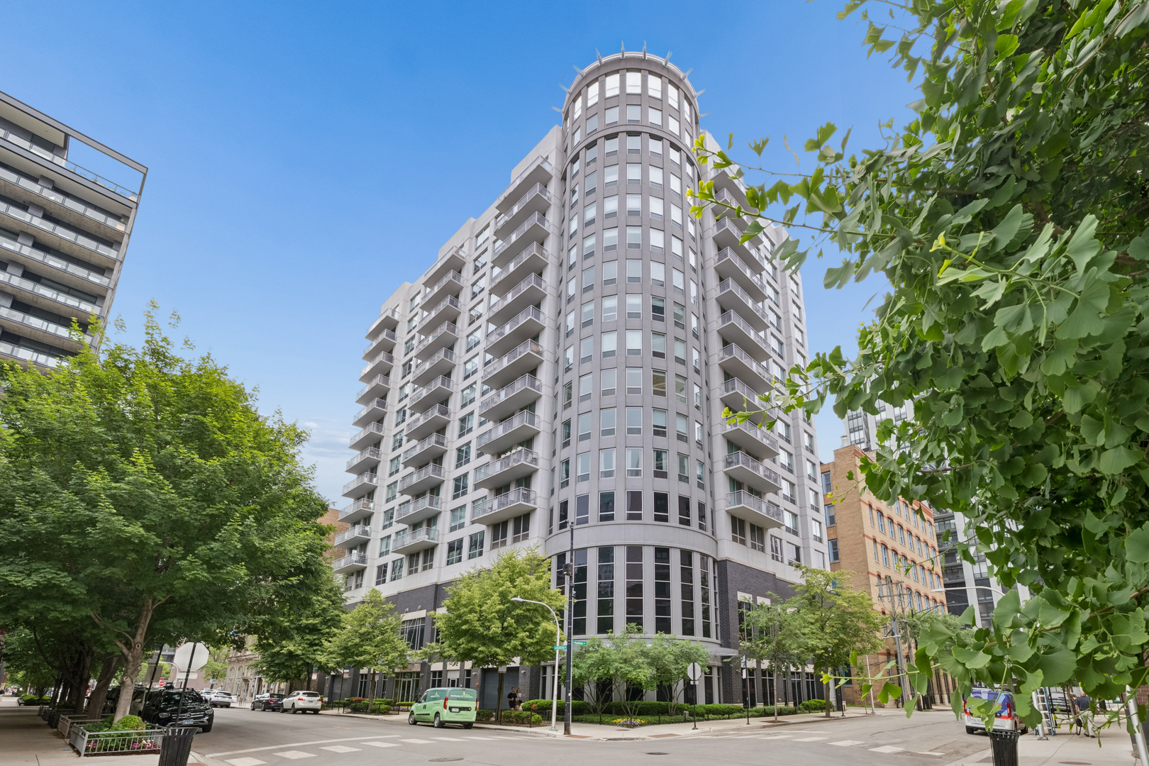 421 HURON Street