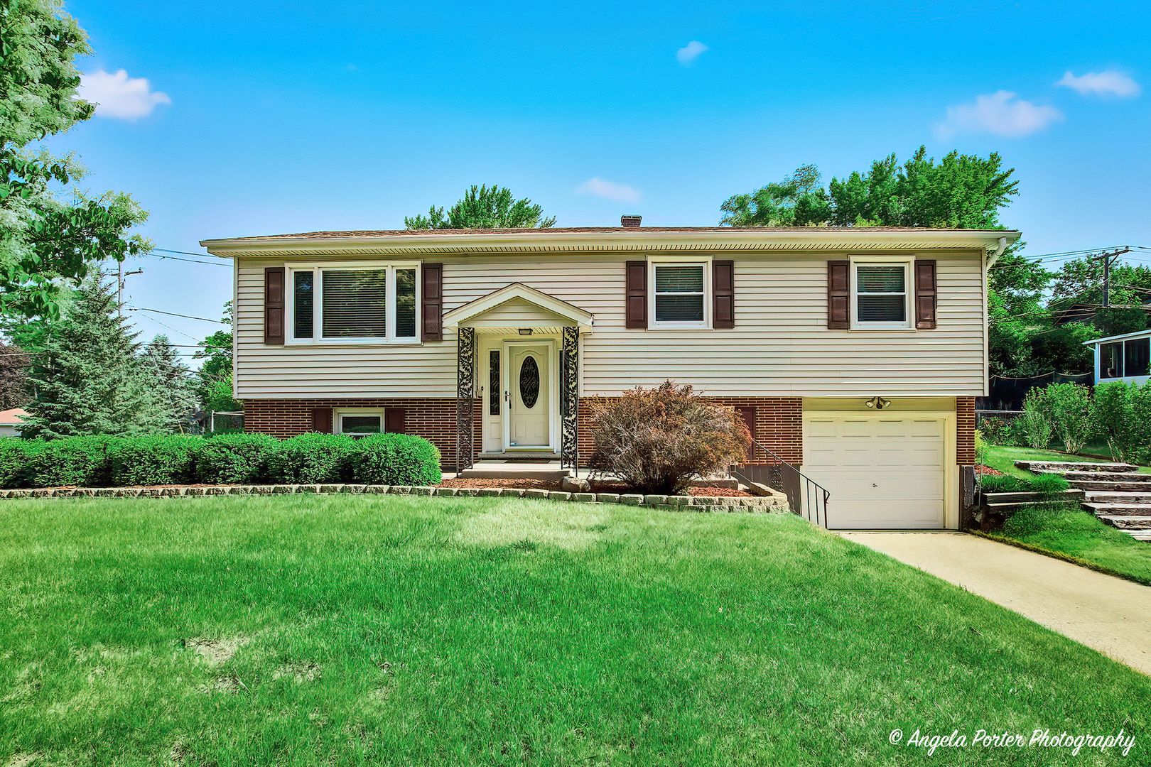 2208 Algonquin Road