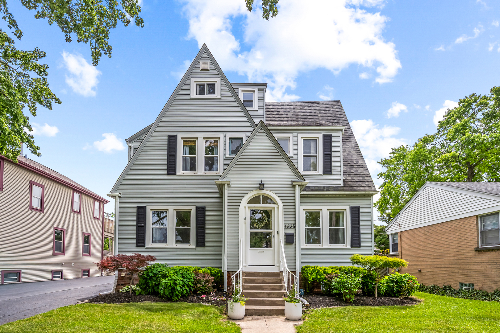 1325 Walnut Avenue