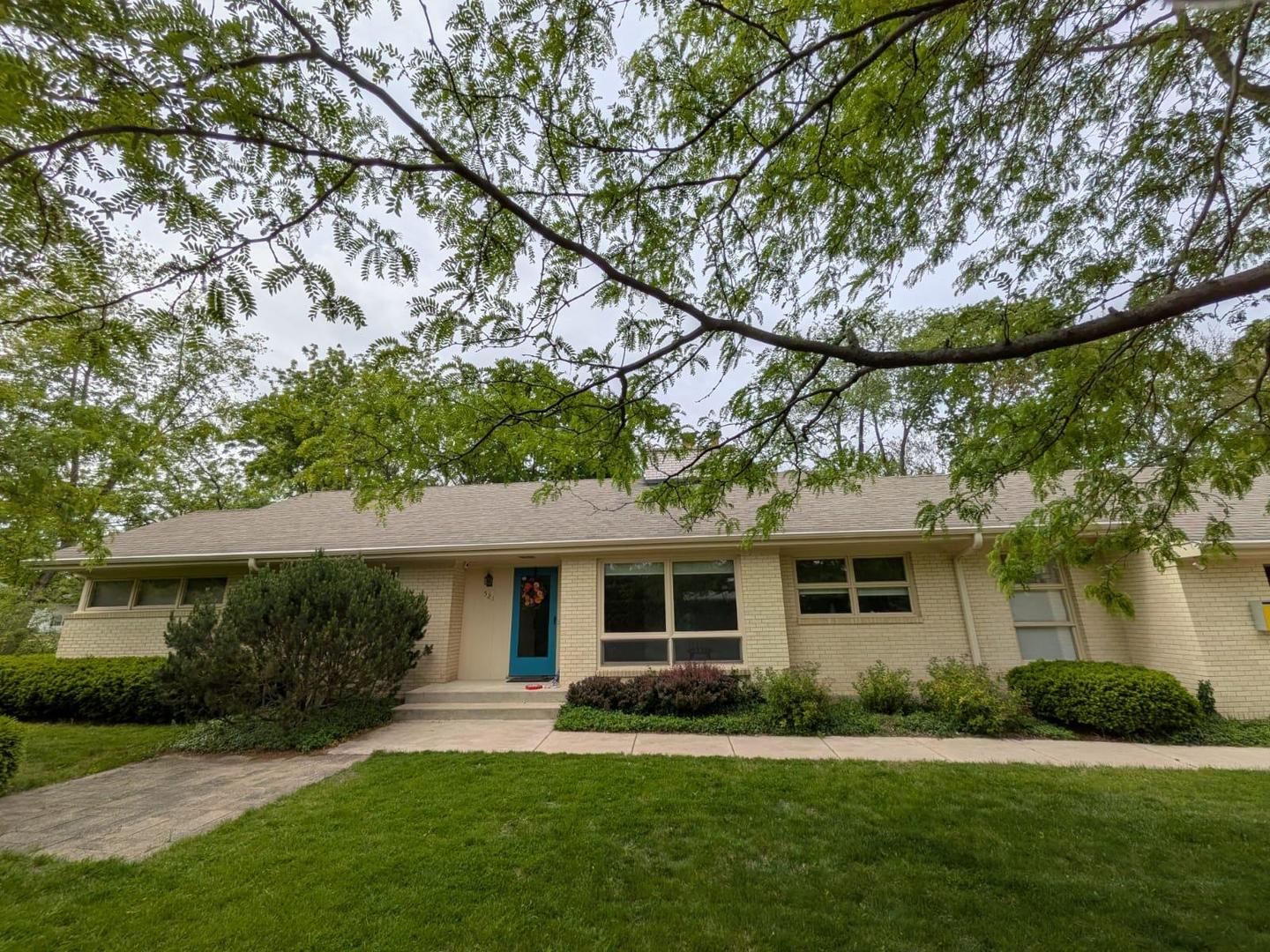 521 College Terrace