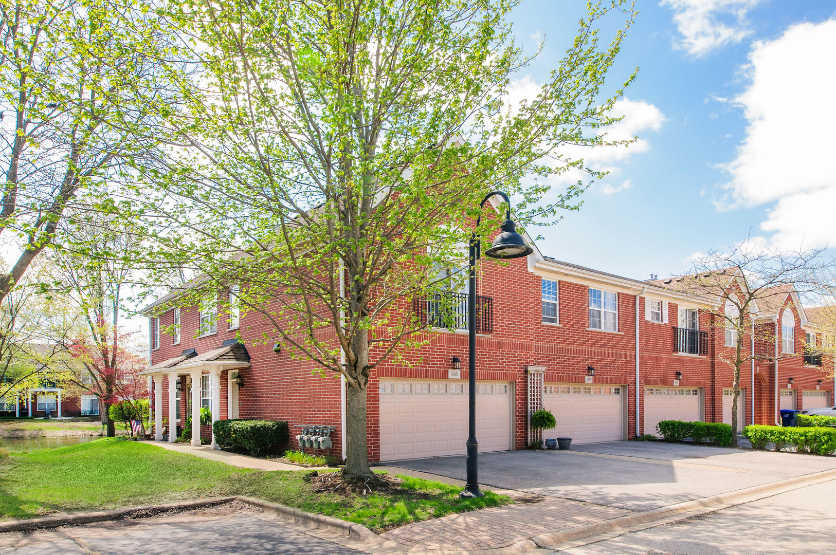 985 ENFIELD Drive