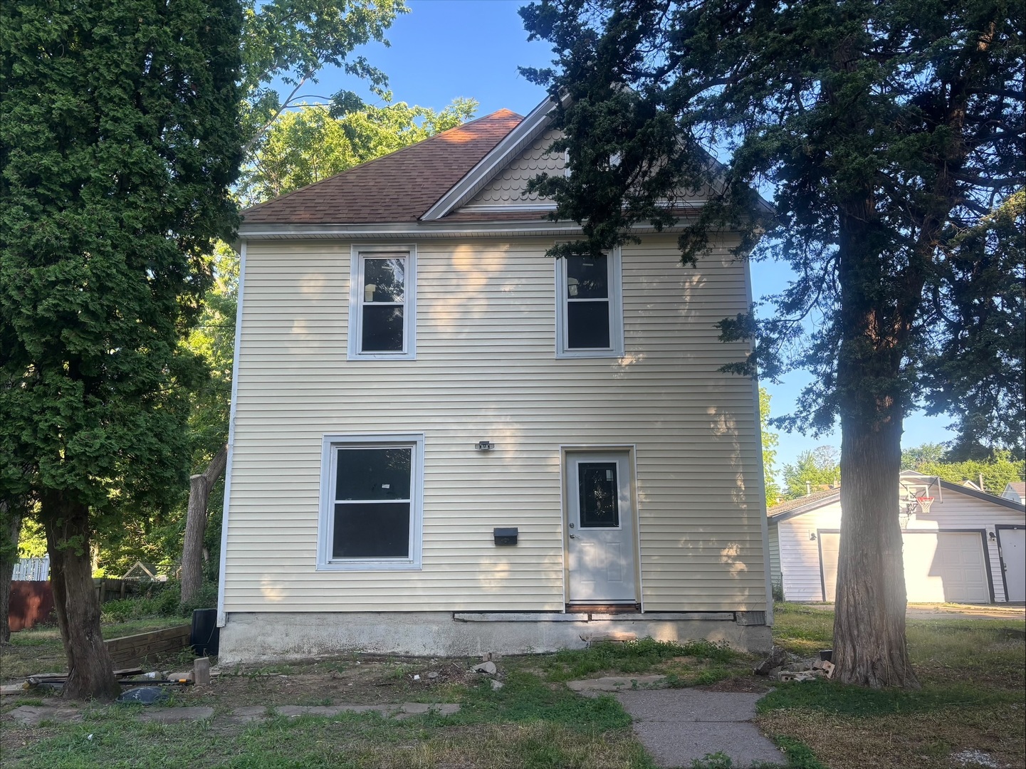 1110 Oneida Avenue