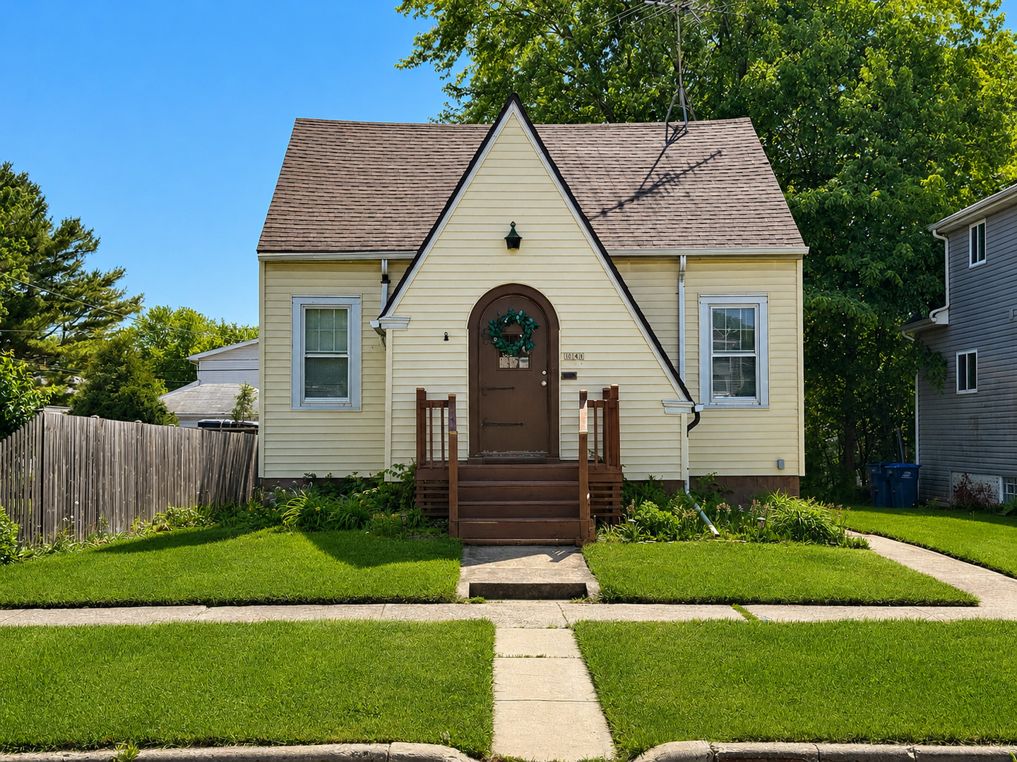 1141 Victoria Avenue