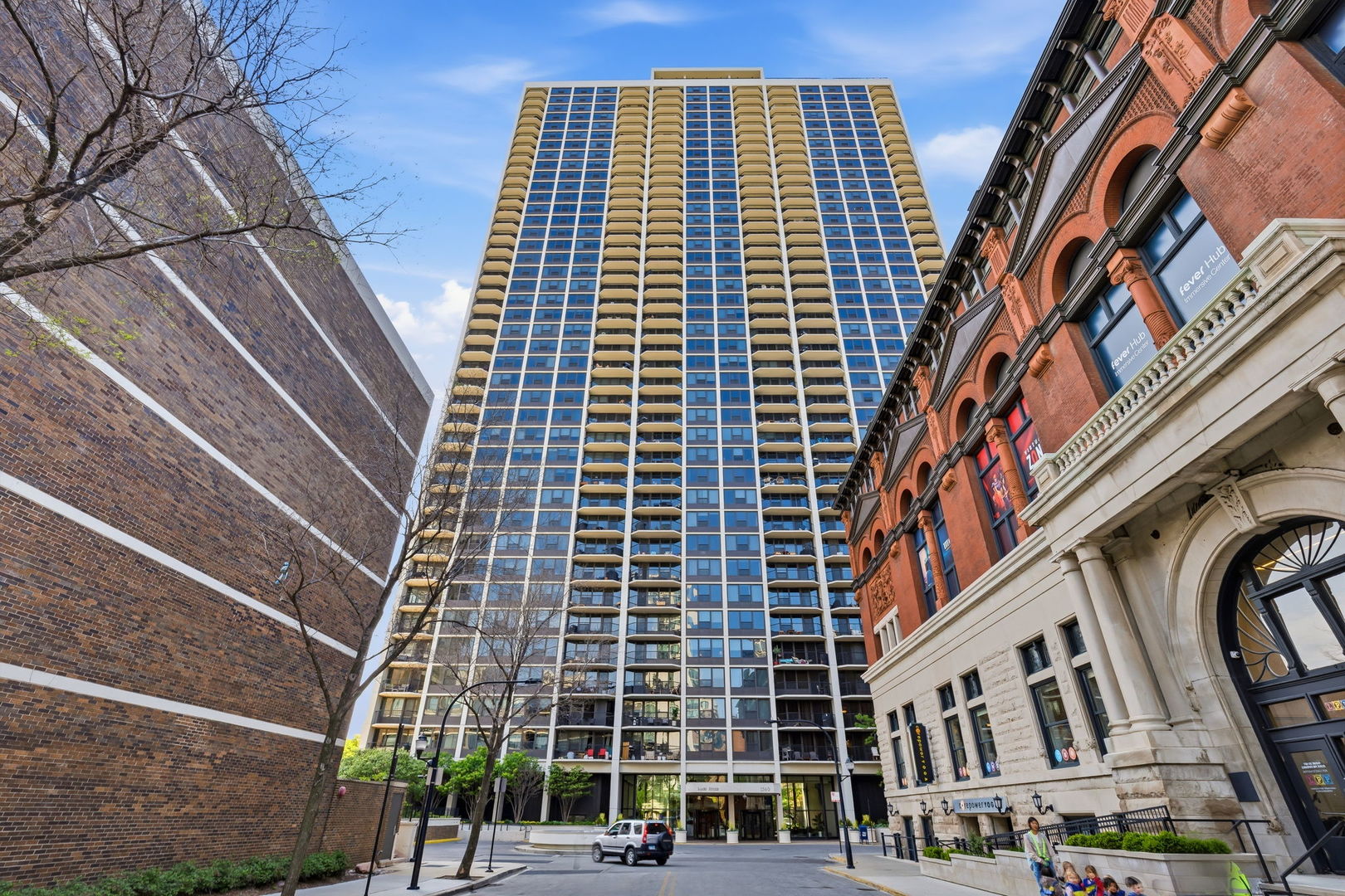 1560 Sandburg Terrace