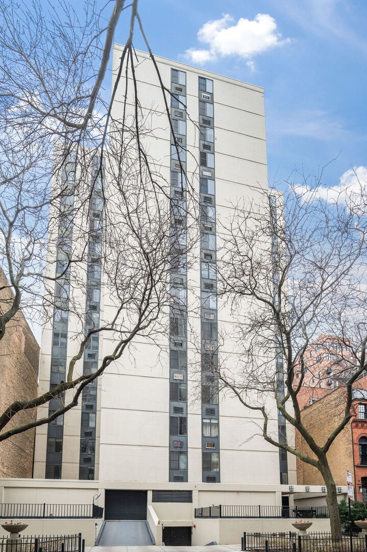 1339 Dearborn Street