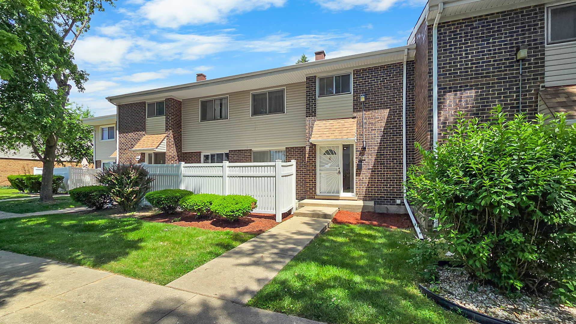 903 White Oak Lane