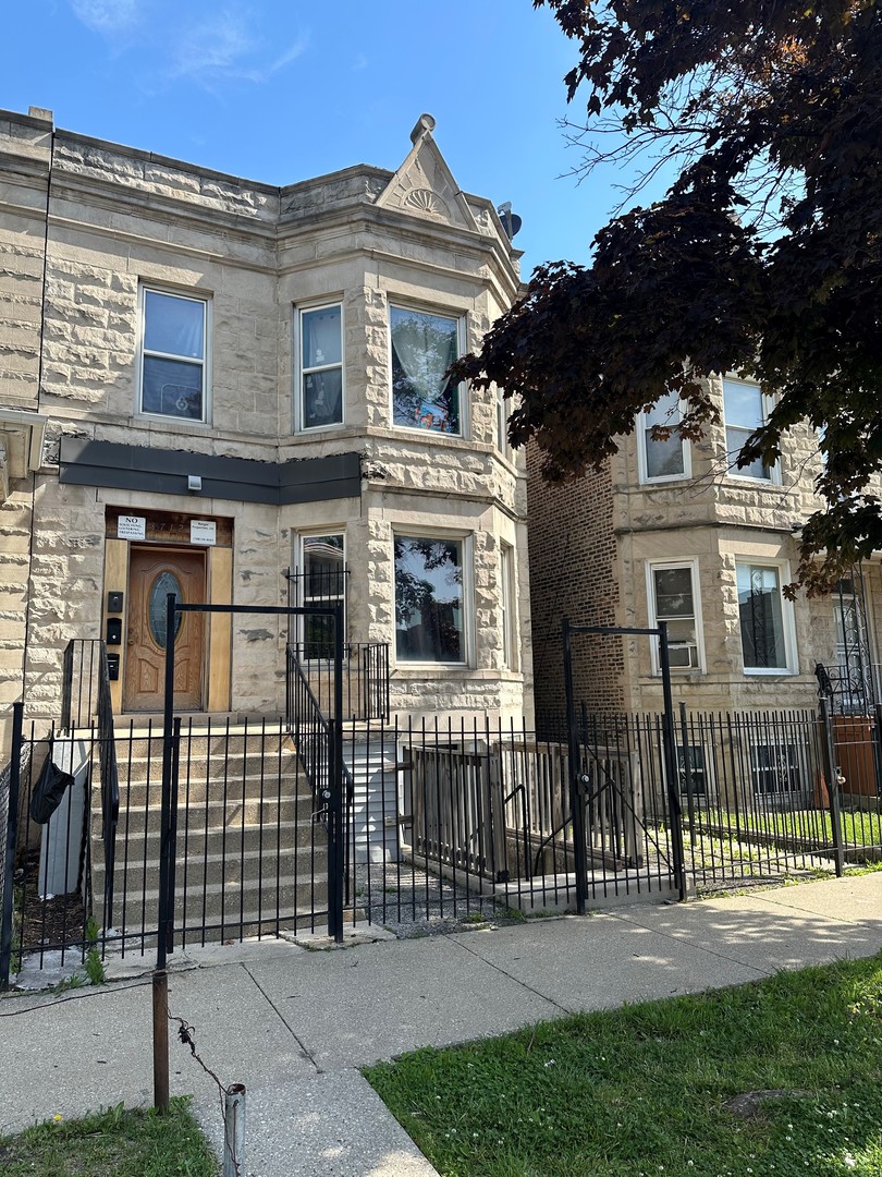 3712 Grenshaw Street