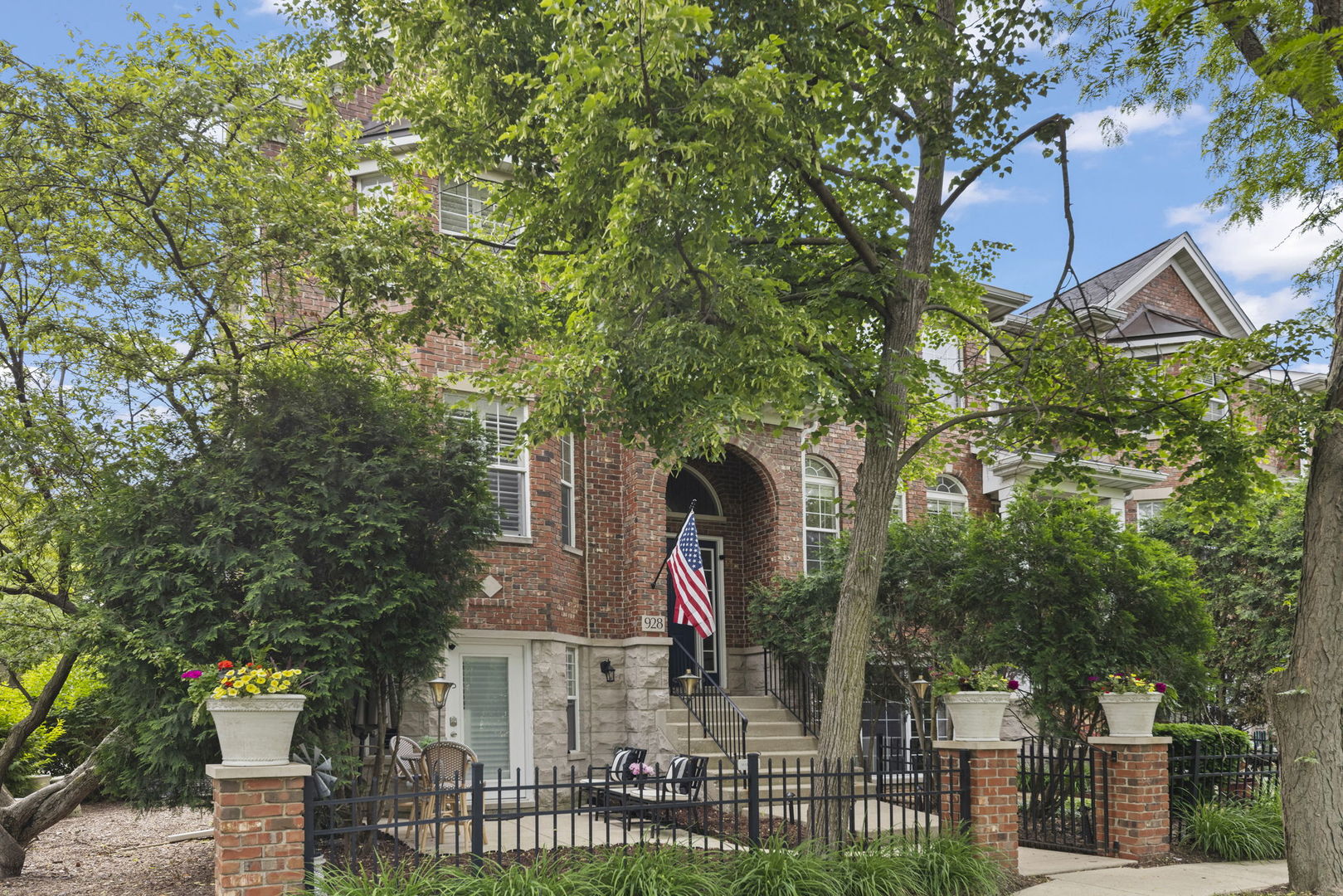 928 Shandrew Drive
