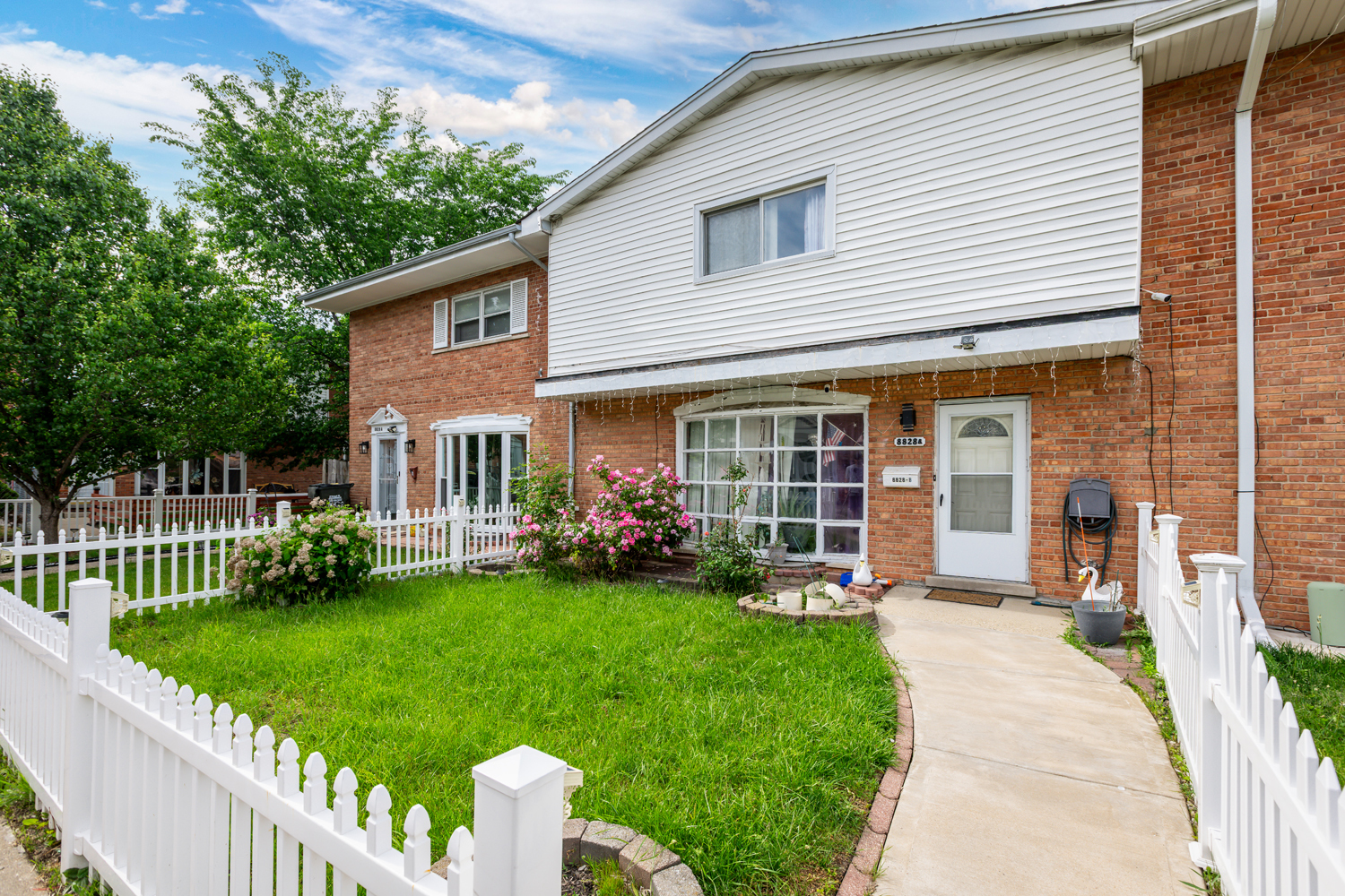 8828 Dee Road