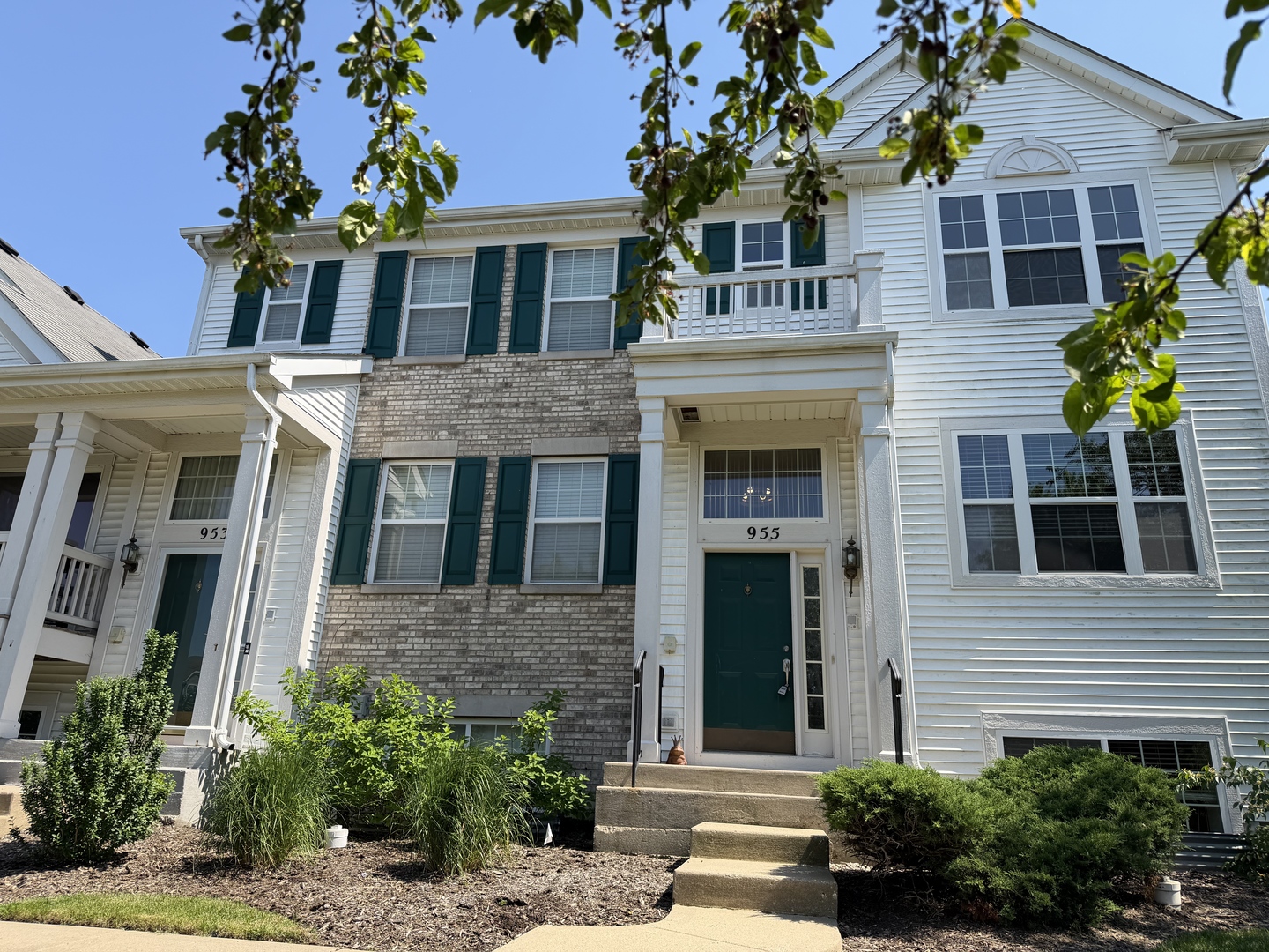 955 EMERALD Drive